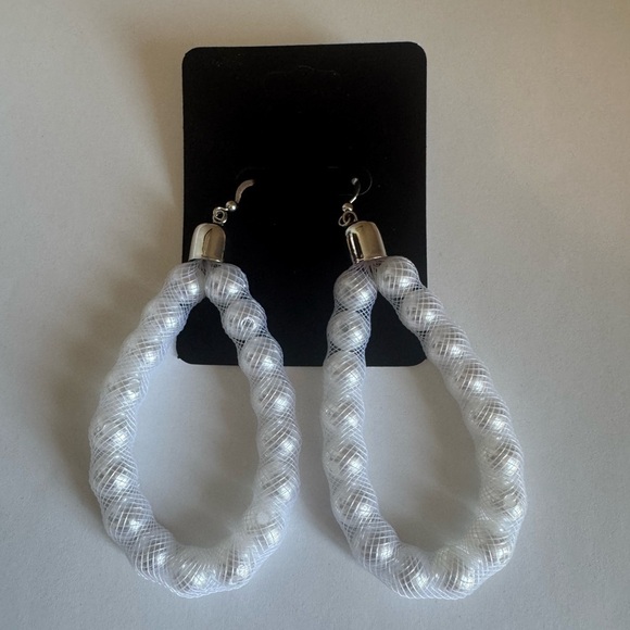 Beaded Pearl Hoop Pierced Earrings
(New) - Picture 4 of 6
